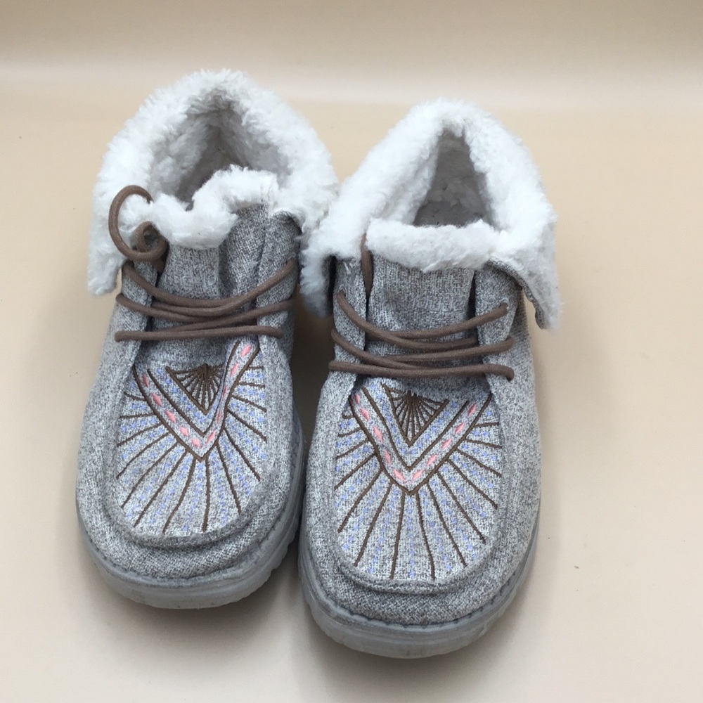 Women’s Hey Dude Size 9 US